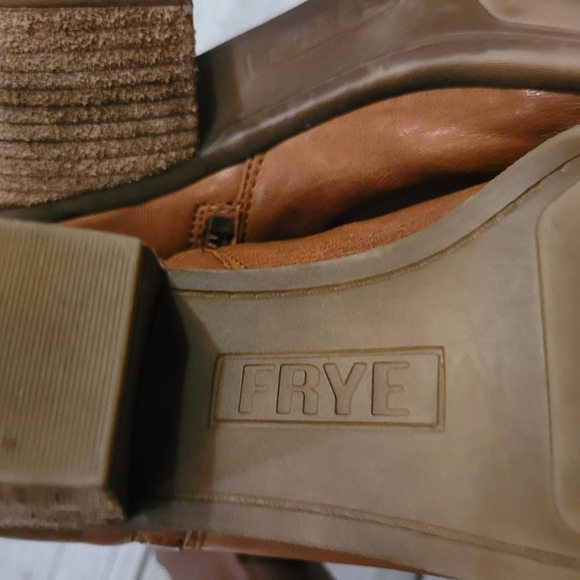 FRYE Judith Women's 9.5 cognac brown leather side zippers Ankle Boots booties - Picture 9 of 11
